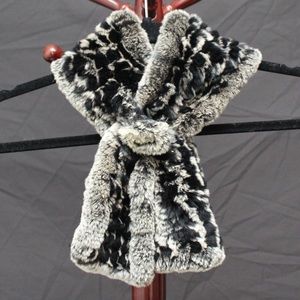 Fur scarf with wrapping hole